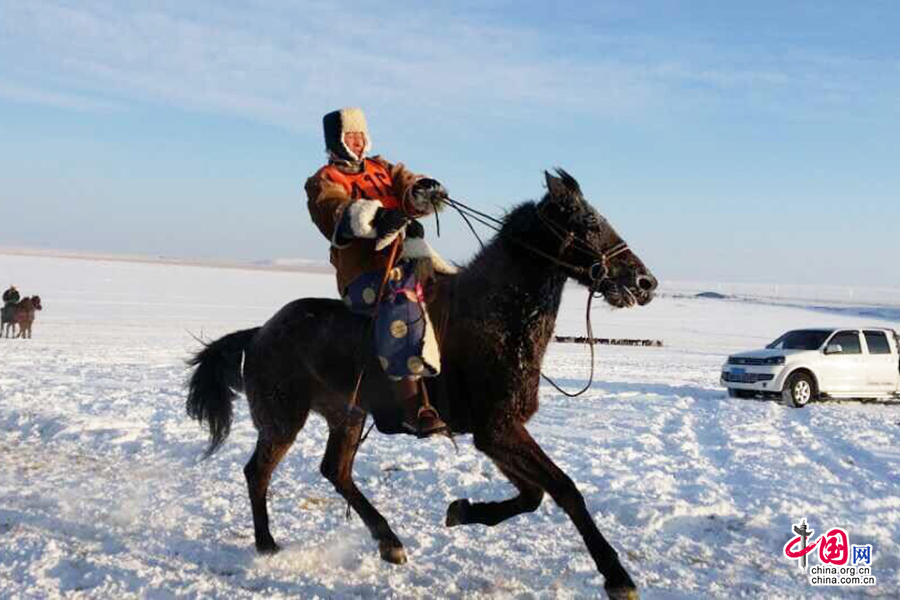 2014中國冰雪那達慕:冰天雪地裏的運動激情（組圖）（記者王金梅 攝影劉紫玄）