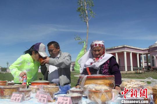新疆那拉提草原举办哈萨克民族美食展