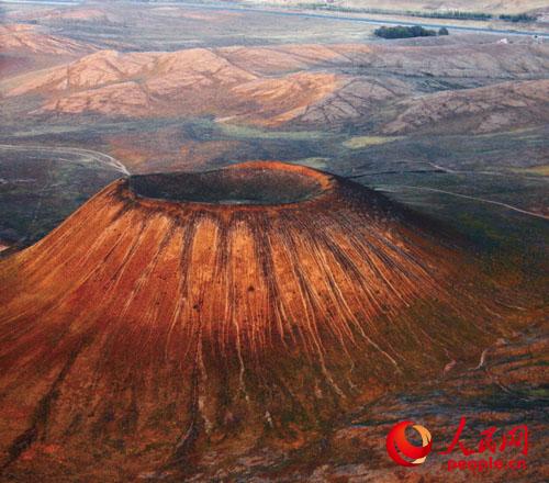 察哈尔秋天的火山