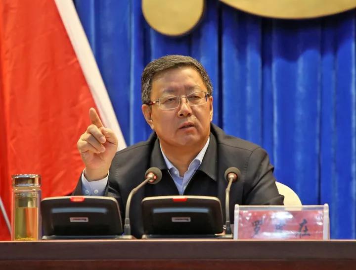 锡林郭勒盟委书记罗虎在出席开班式并讲话罗虎在强调,各级党委(党组)