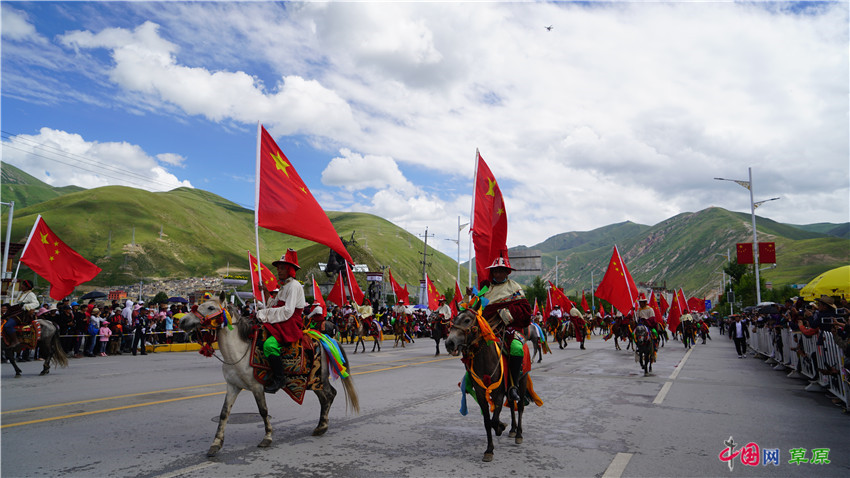 青海少数民族人口_读 我国四省区轮廓图 .分析以下说法正确的是 A.①省区濒临(2)