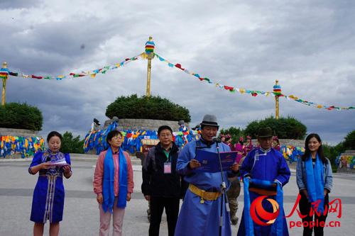 锡林郭勒盟旅游局副局长格日勒图主持