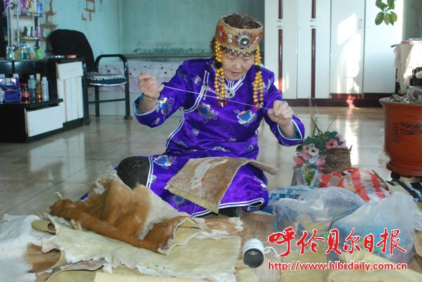 滿古梅：鄂倫春狍皮文化的代表性傳承人
