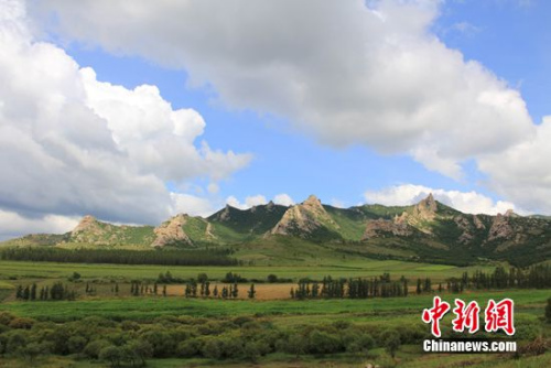 图为巴林左旗风景名胜区十八罗汉山。据史书记载，这里是辽太祖耶律阿保机的避暑胜地，他曾在这里会见《梦溪笔谈》的作者沈括。(摄影：王鲁平)