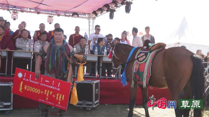 科尔沁奈日文化节：千余搏克选手激情竞技 草原牧民欢聚那达慕（记者 王金梅）