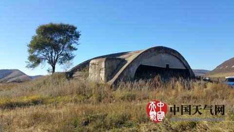 内蒙古近日风力大 草原植被易燃烧