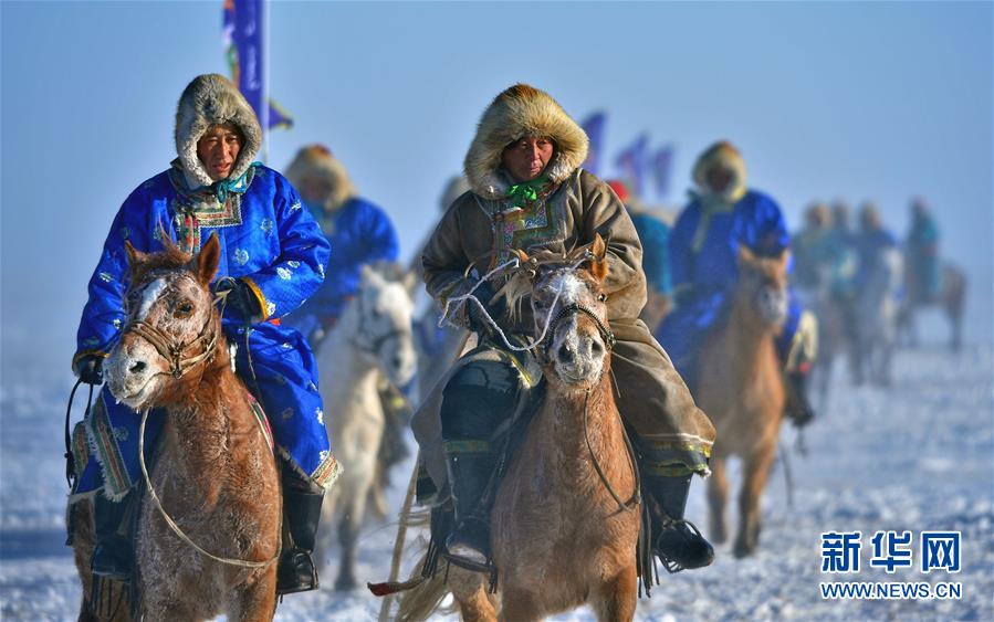 （晚报）（1）冰雪草原大赛马