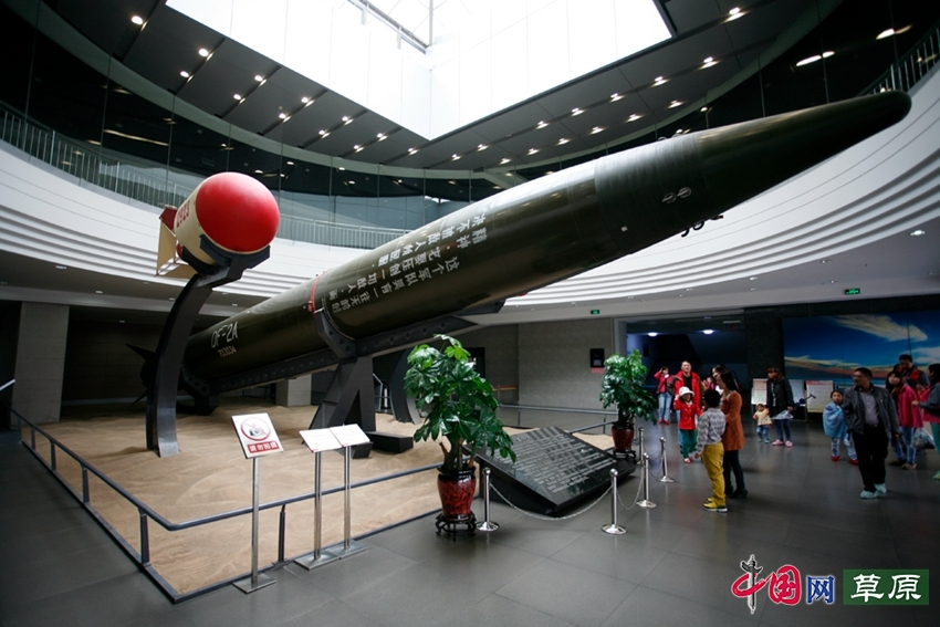 牧草肥美、牛羊肥壮的金银滩草原