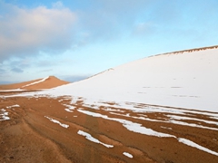 新疆沙漠雪韵