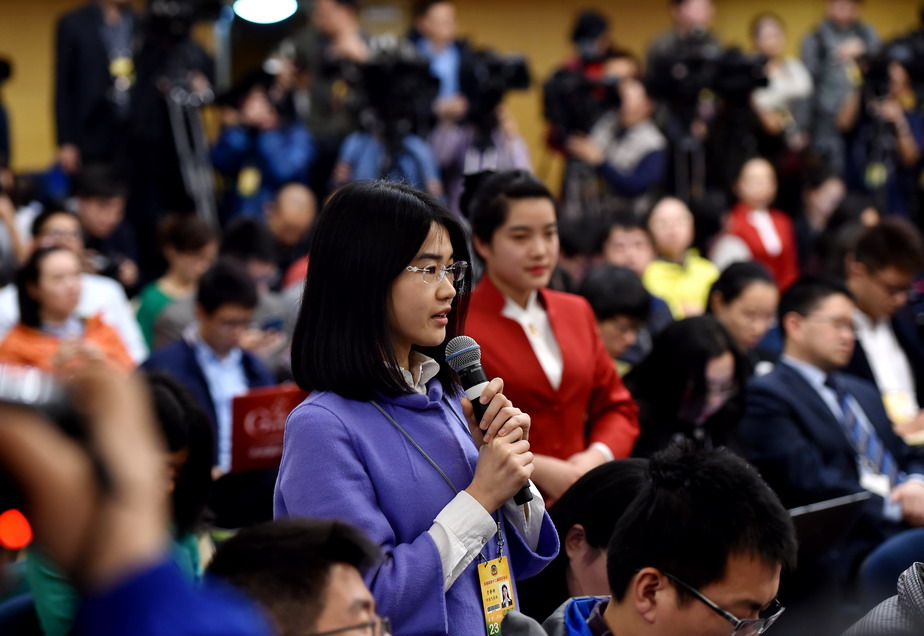 这是中国气象报记者在会上提问。新华社记者李鑫摄