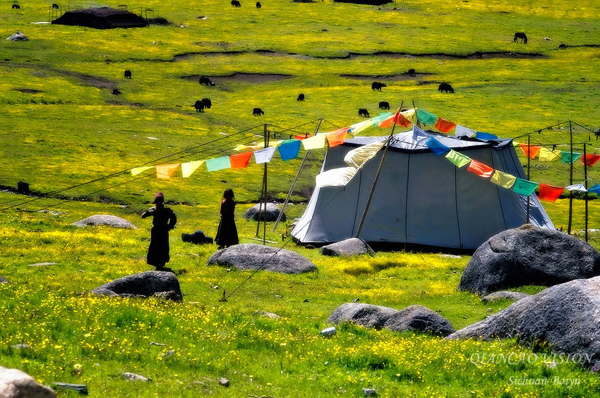 拉龙措湖与阿察草原 白玉县最美的风景