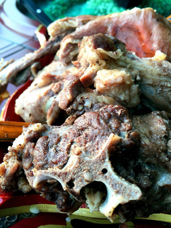 草原美味 阿尔巴斯的铁锅炖羊肉