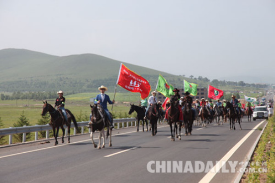 首届中国牛仔节在坝上草原举办