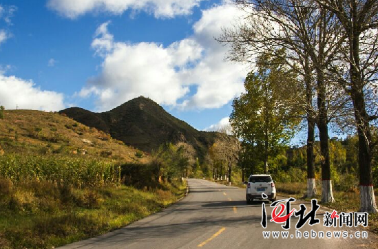 草原天路与张北革命老区连接线扶贫公路竣工通车
