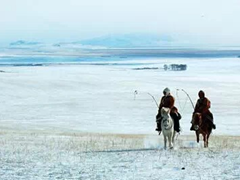 冬季錫盟草原的牧民多姿多彩生活